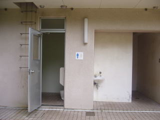 管理事務所のトイレ