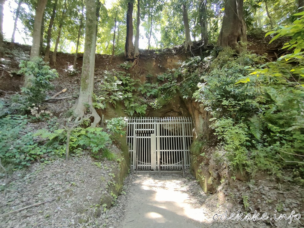 芹沢公園の地下壕